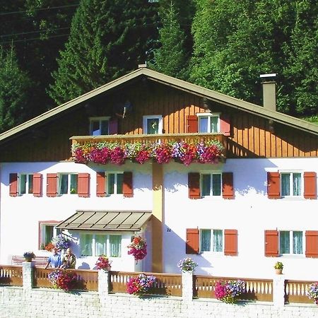 Haus Jochum Bed & Breakfast Langen am Arlberg Eksteriør bilde